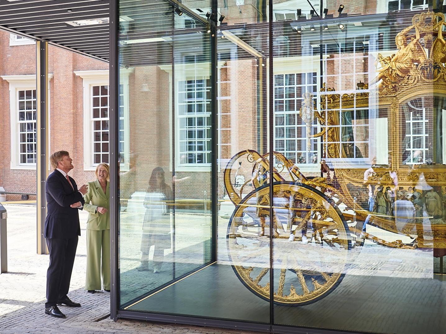 King Willem-Alexander at the opening of the exhibtion. Photo: Jan-Kees Steenman