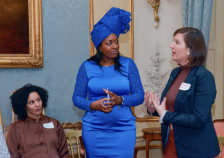 De plantage van onze voorouders – a meeting at the Museum van Loon. From left to right: Jessica Bouva, Peggy Bouva and Maartje Duin (photo: Lowrare Potography & Film).