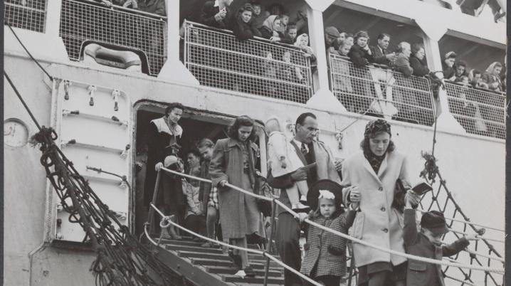 Dutch migrants leaving a ship after arrival in Australia in 1952.