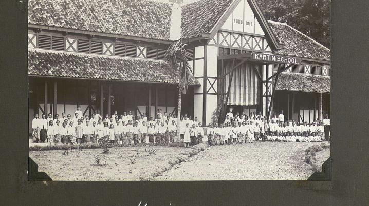Kartini School in Madiun, 1917. NL-HaNA, Kartini Fonds, 2.20.38.03, inv.nr. 90.